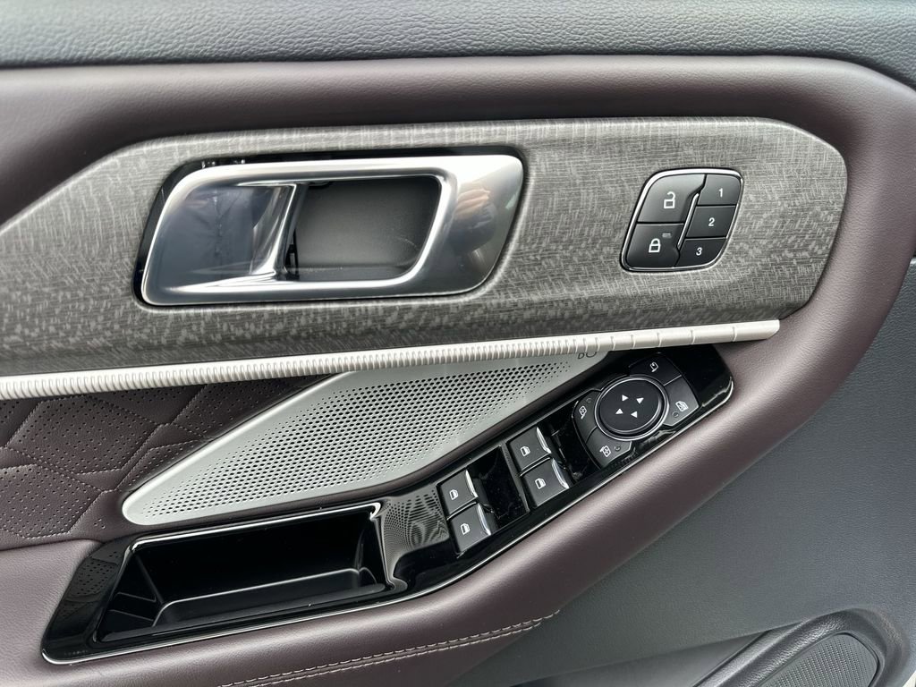 Used 2025 Ford Explorer Platinum w/ Ultimate Package image 13