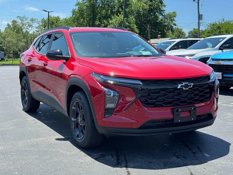 New 2026 Chevrolet Trax LT w/ Driver Confidence Package FWD image 2