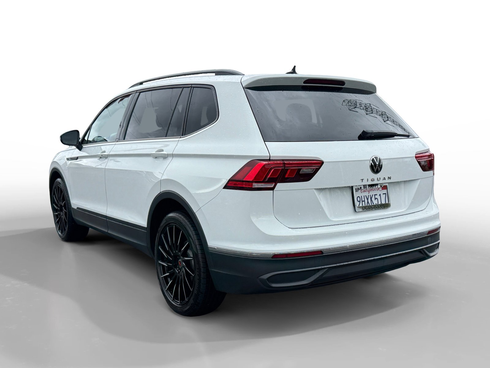 Used 2023 Volkswagen Tiguan S FWD image 3
