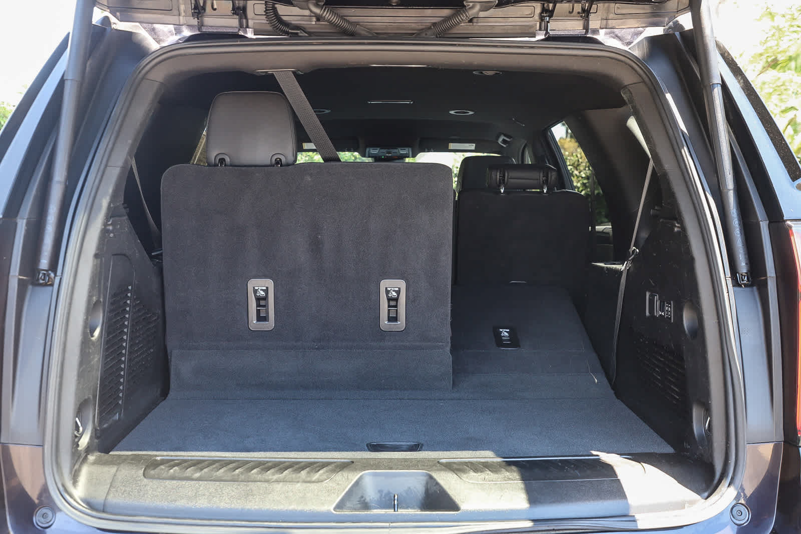 Used 2024 Chevrolet Tahoe LT w/ Luxury Package RWD image 25