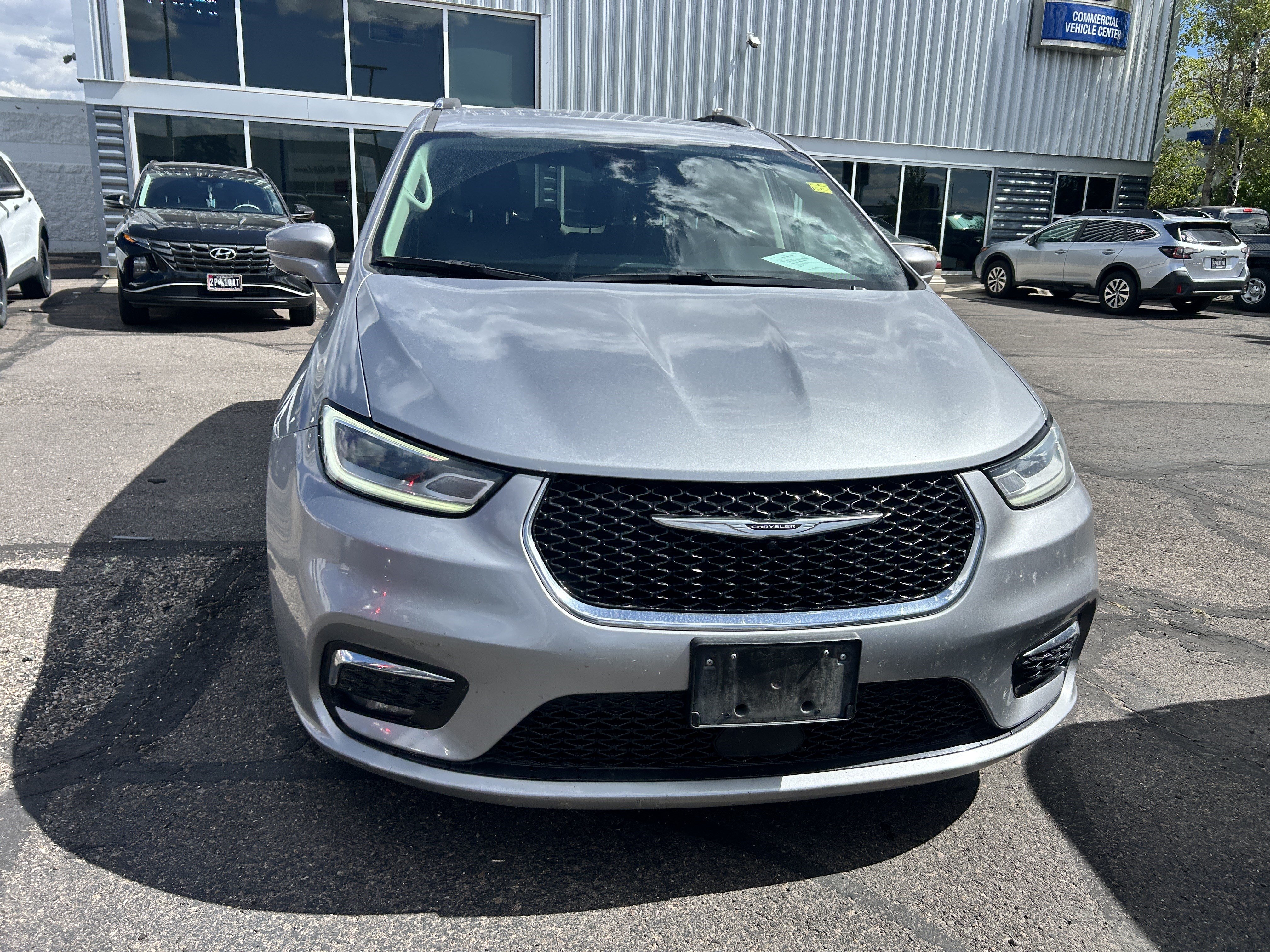 Used 2021 Chrysler Pacifica Touring-L FWD image 8