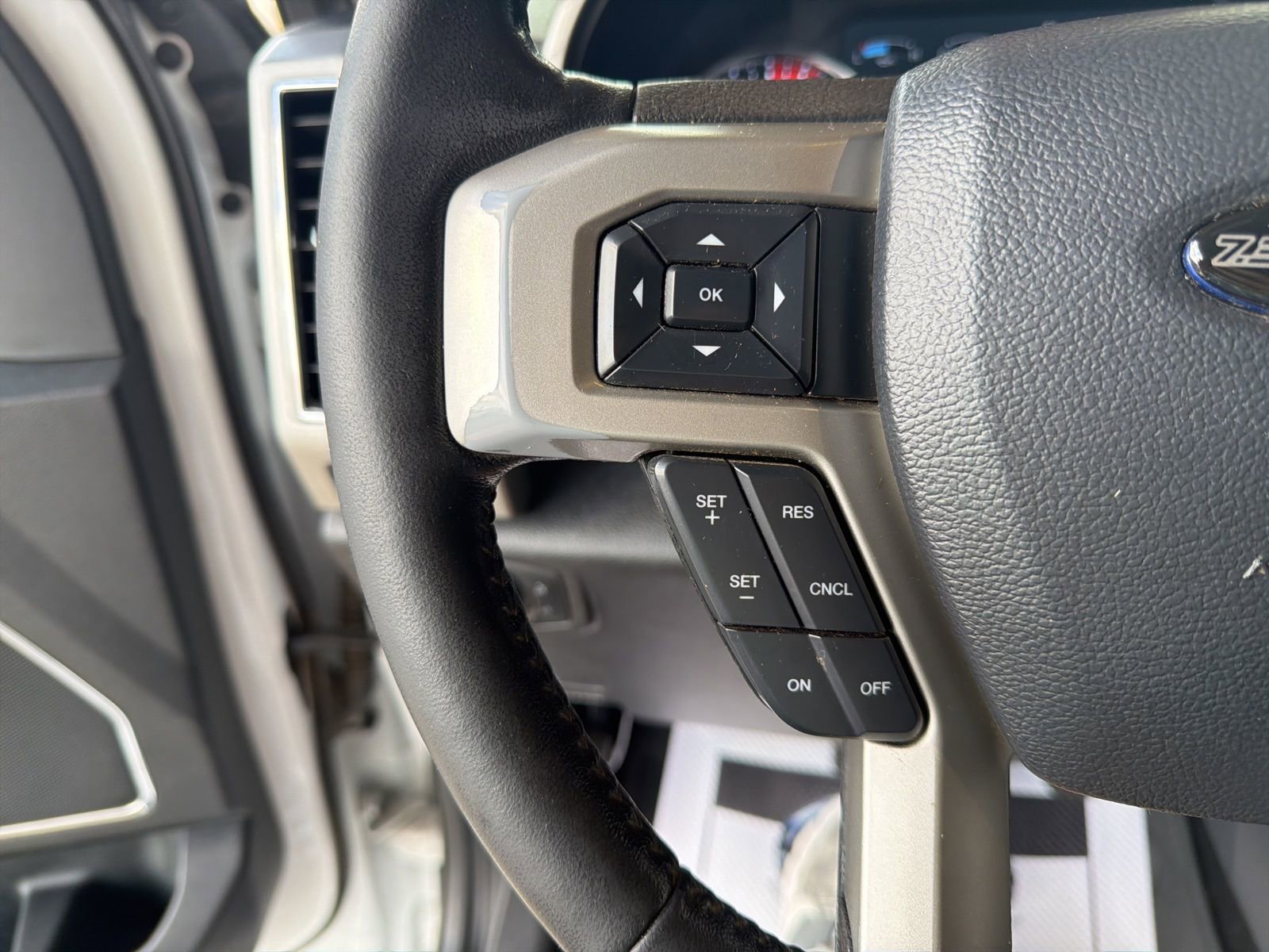 Used 2019 Ford F250 Lariat w/ Lariat Value Package AWD/4WD image 11