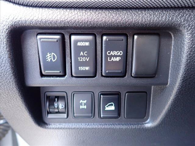 Used 2018 Nissan Titan PRO-4X w/ Pro-4x Convenience Package AWD/4WD image 15