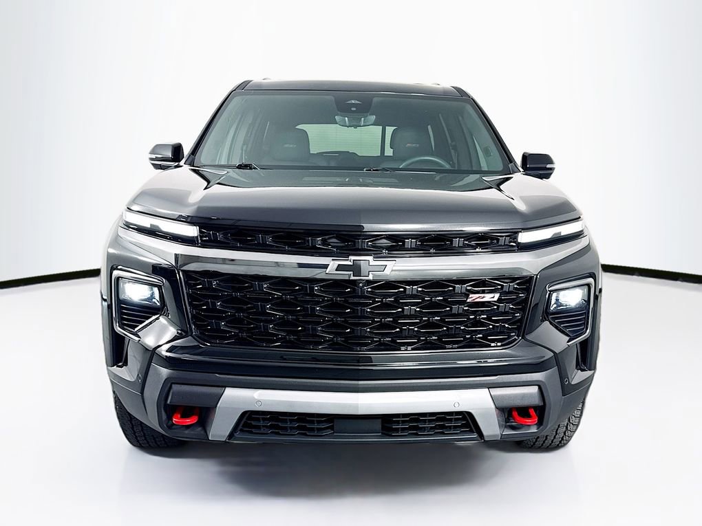 Used 2025 Chevrolet Traverse Z71 w/ Enhanced Driving Package image 2