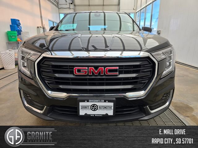 Used 2024 GMC Terrain SLE image 8