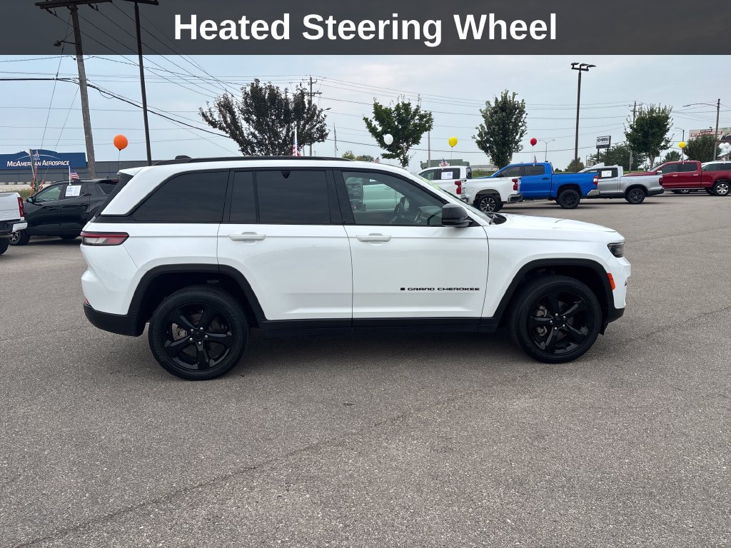 Used 2023 Jeep Grand Cherokee Altitude AWD/4WD image 8