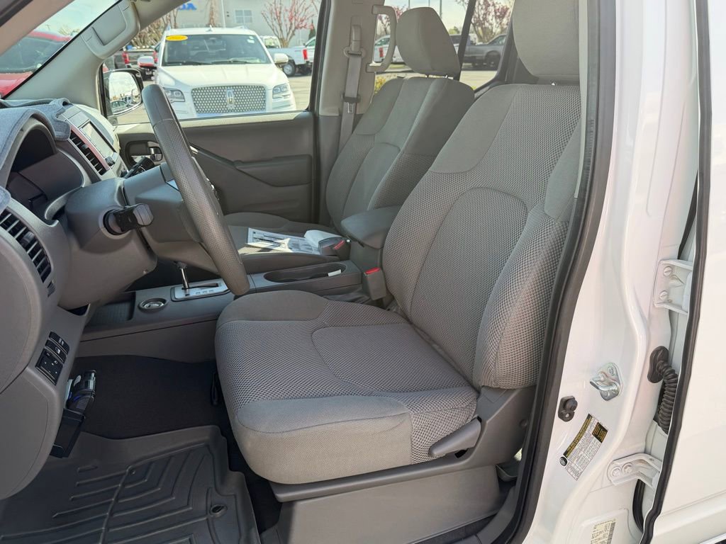 Used 2021 Nissan Frontier SV w/ Midnight Edition Floor Mats image 12