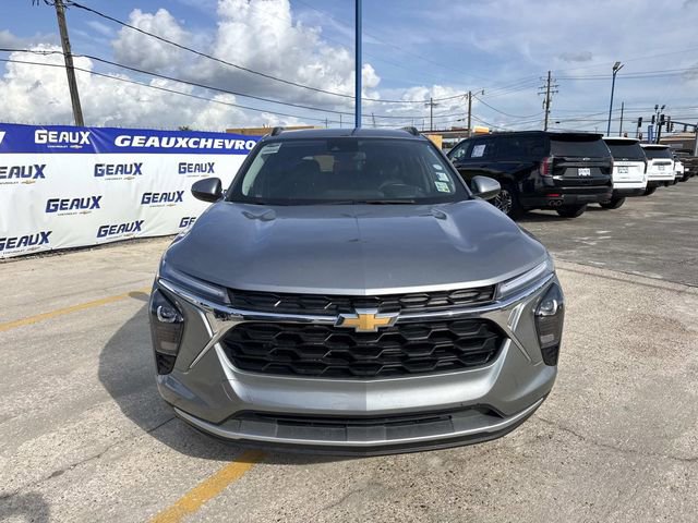 Used 2025 Chevrolet Trax LT w/ LT Convenience Package FWD image 4