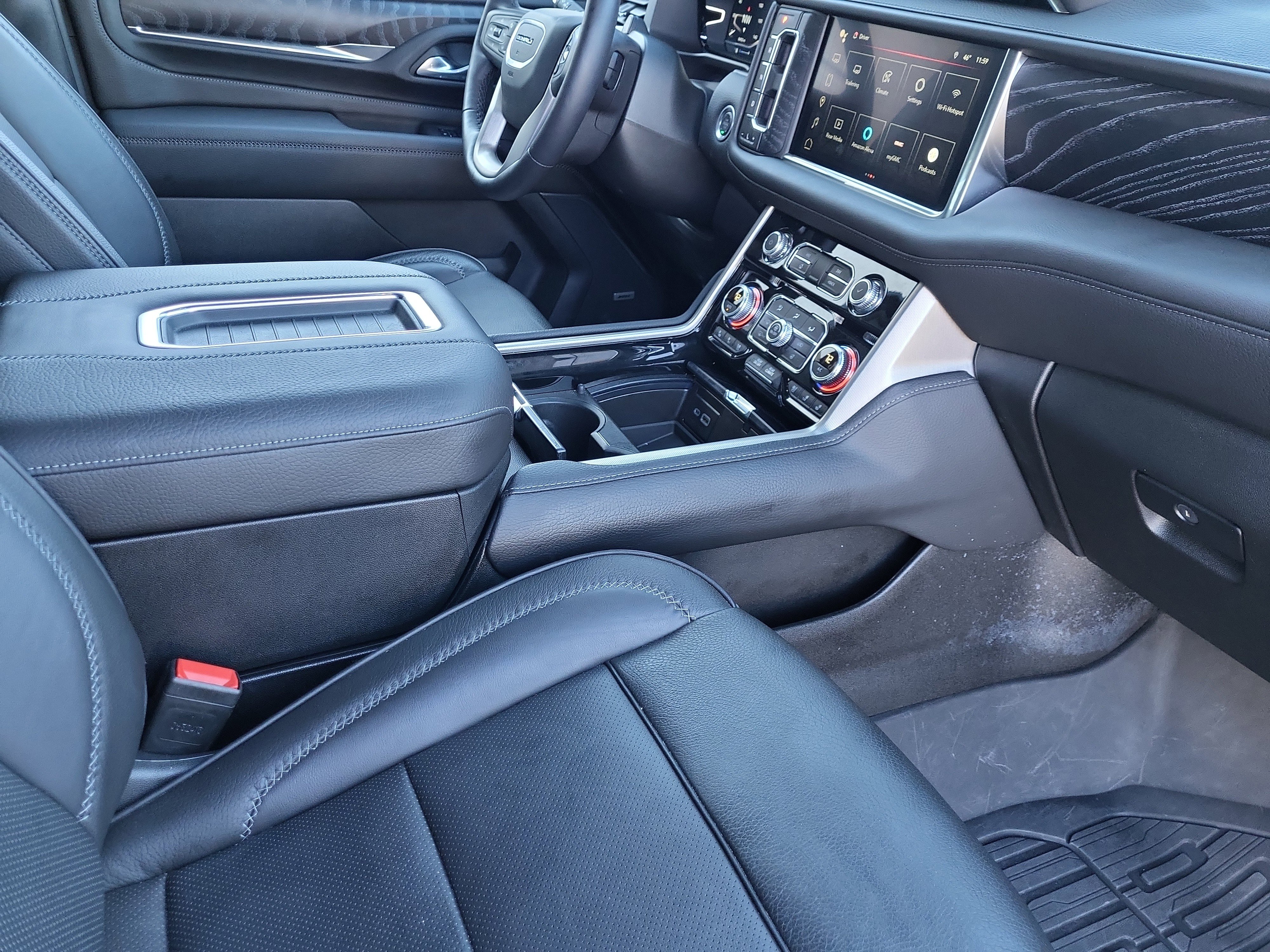 Used 2024 GMC Yukon Denali w/ Advanced Technology Package image 19