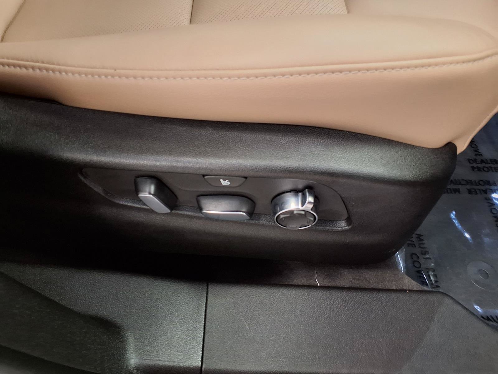 Certified 2024 Cadillac XT4 Premium Luxury AWD/4WD image 11