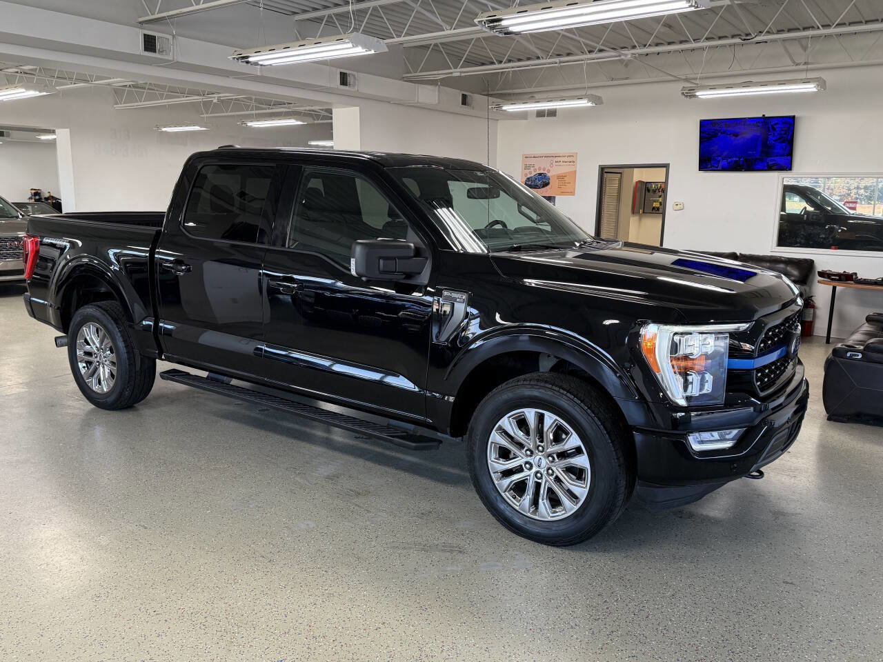 Used 2021 Ford F150 XLT w/ Equipment Group 302A High image 3