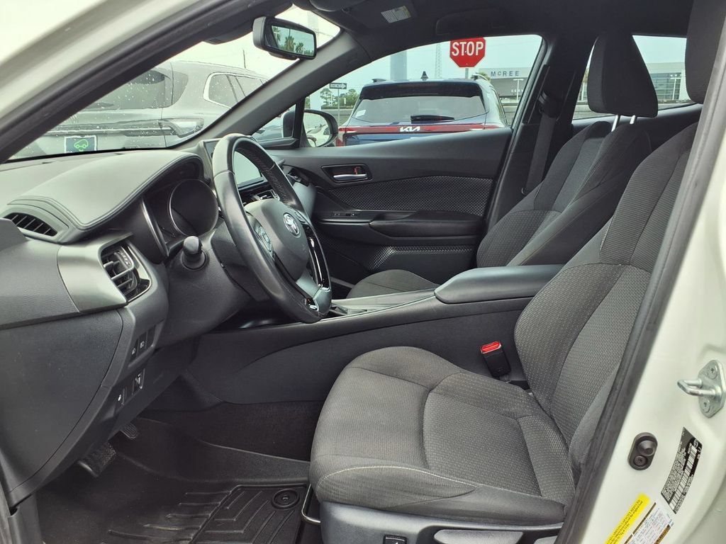 Used 2018 Toyota C-HR XLE FWD image 16