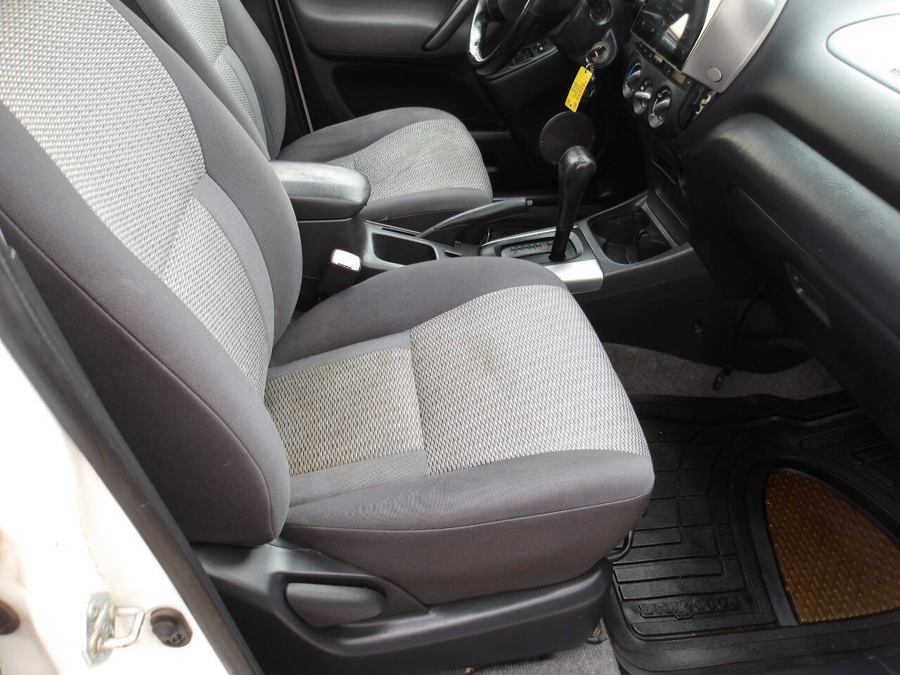 Used 2005 Toyota RAV4 4WD image 8