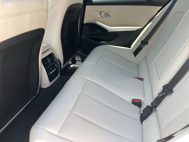 Used 2025 BMW 330i Sedan w/ Premium Package image 17