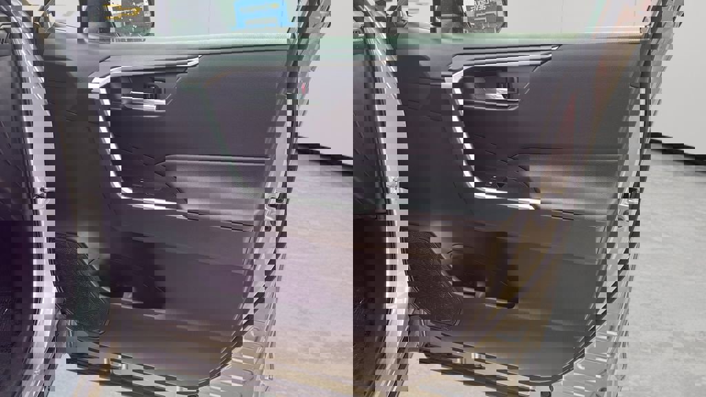 Used 2021 Toyota RAV4 XLE w/ Carpet Mat Package (TMS) AWD/4WD image 55