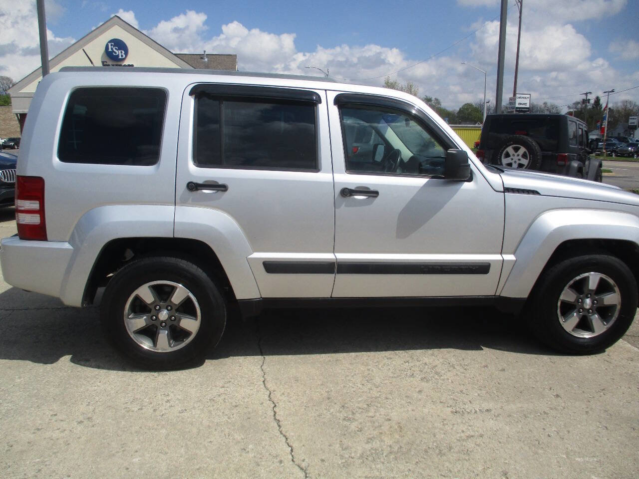 Used 2011 Jeep Liberty Sport AWD/4WD image 7