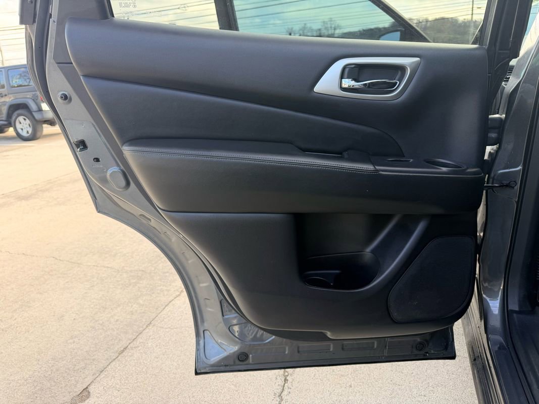 Used 2018 Nissan Pathfinder S image 24