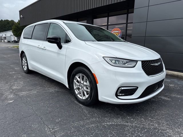 Used 2024 Chrysler Pacifica Touring-L