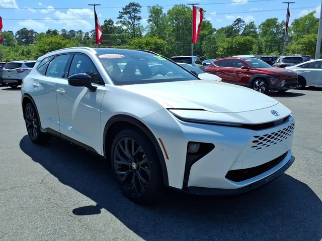 Used 2025 Toyota Crown Signia w/ Advanced Technology Package AWD/4WD image 1