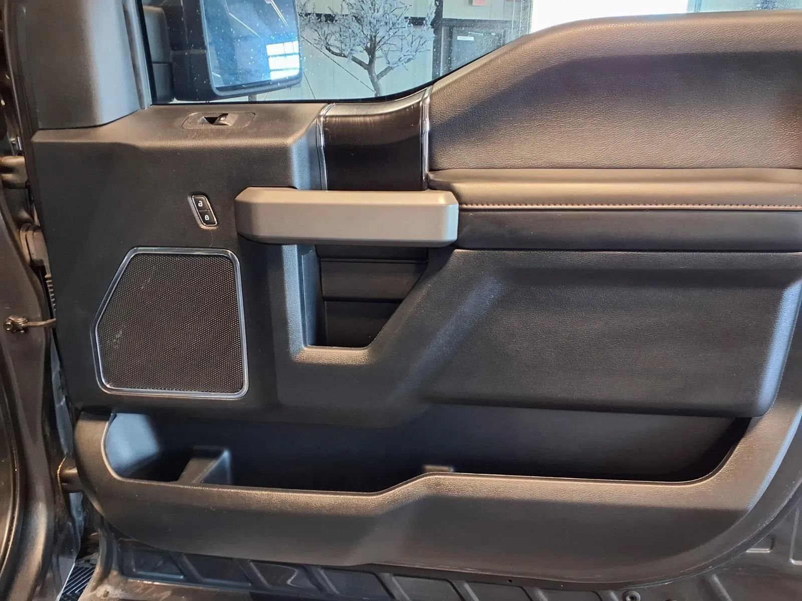 Used 2019 Ford F150 Platinum w/ Equipment Group 701A Luxury AWD/4WD image 13