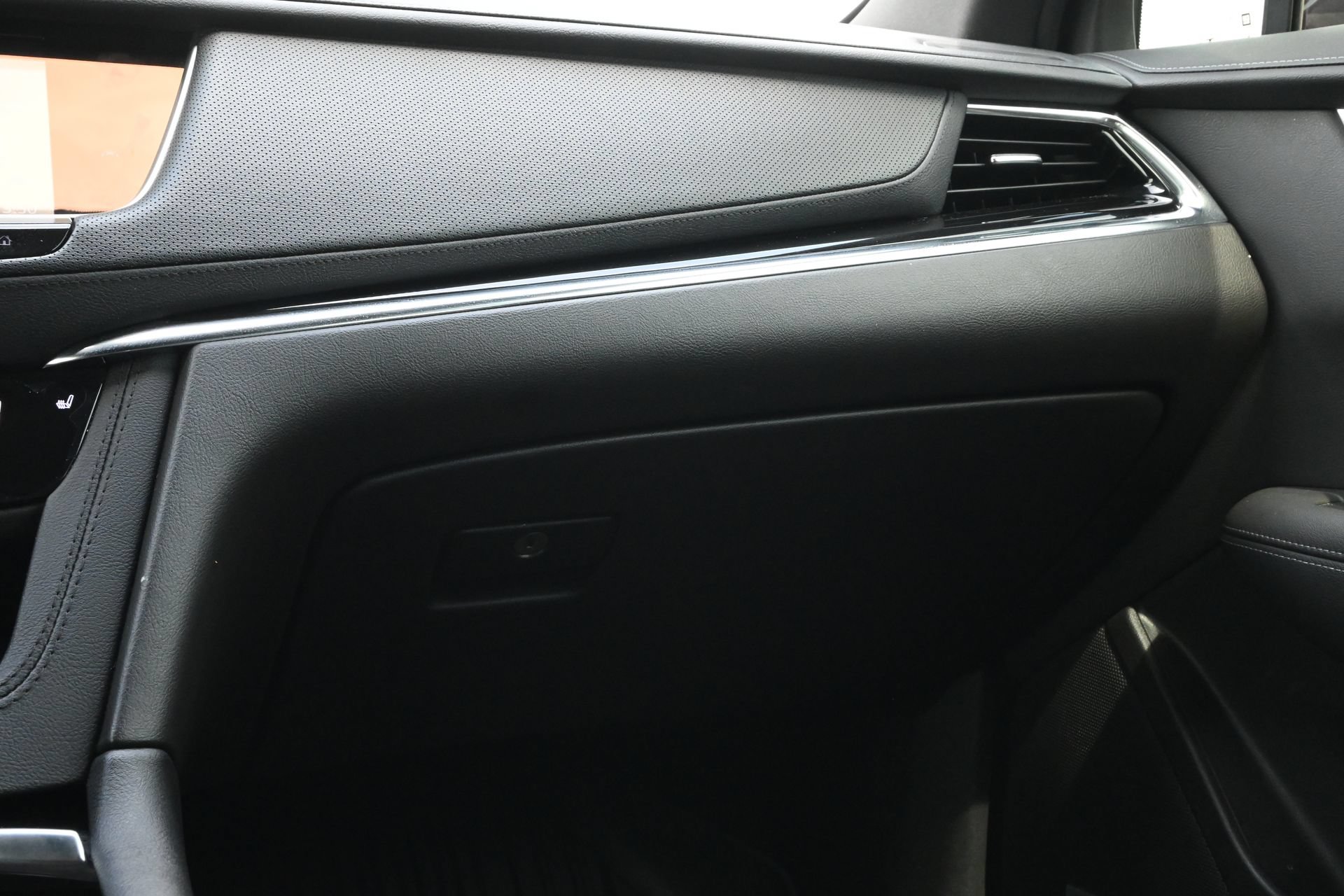 Certified 2023 Cadillac XT6 Luxury FWD image 9