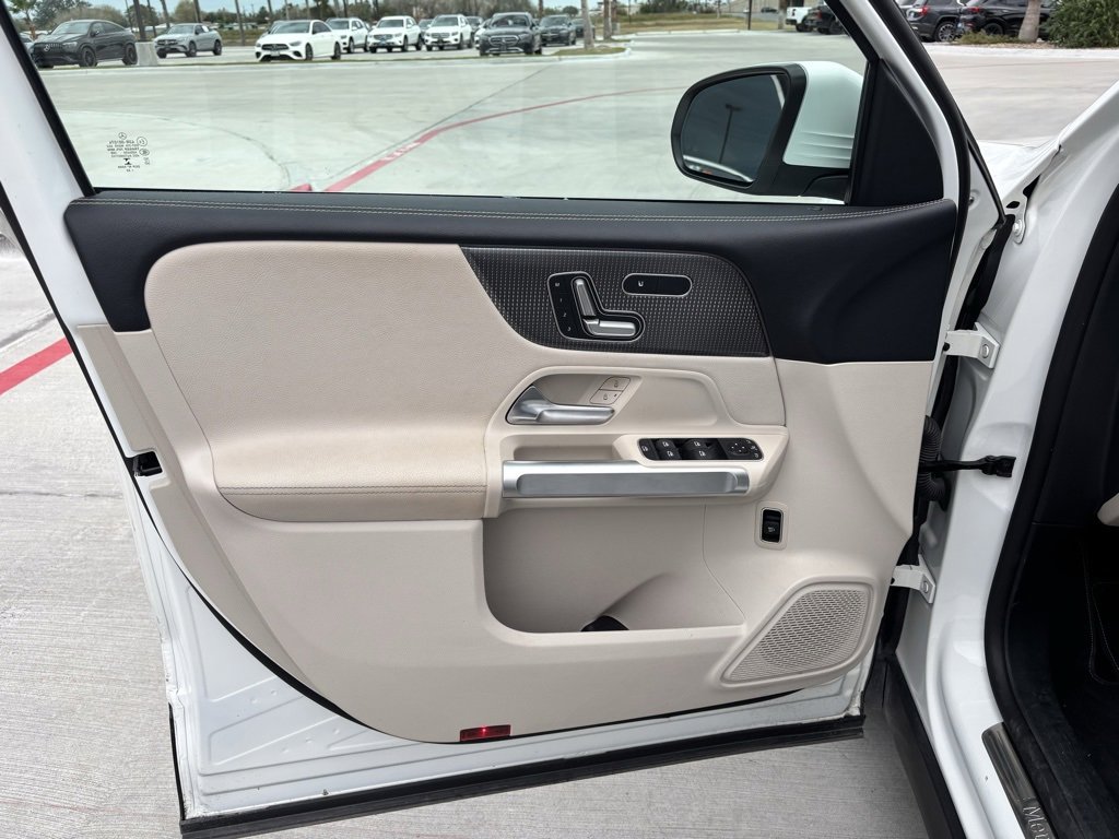 Used 2022 Mercedes-Benz GLB 250 image 8