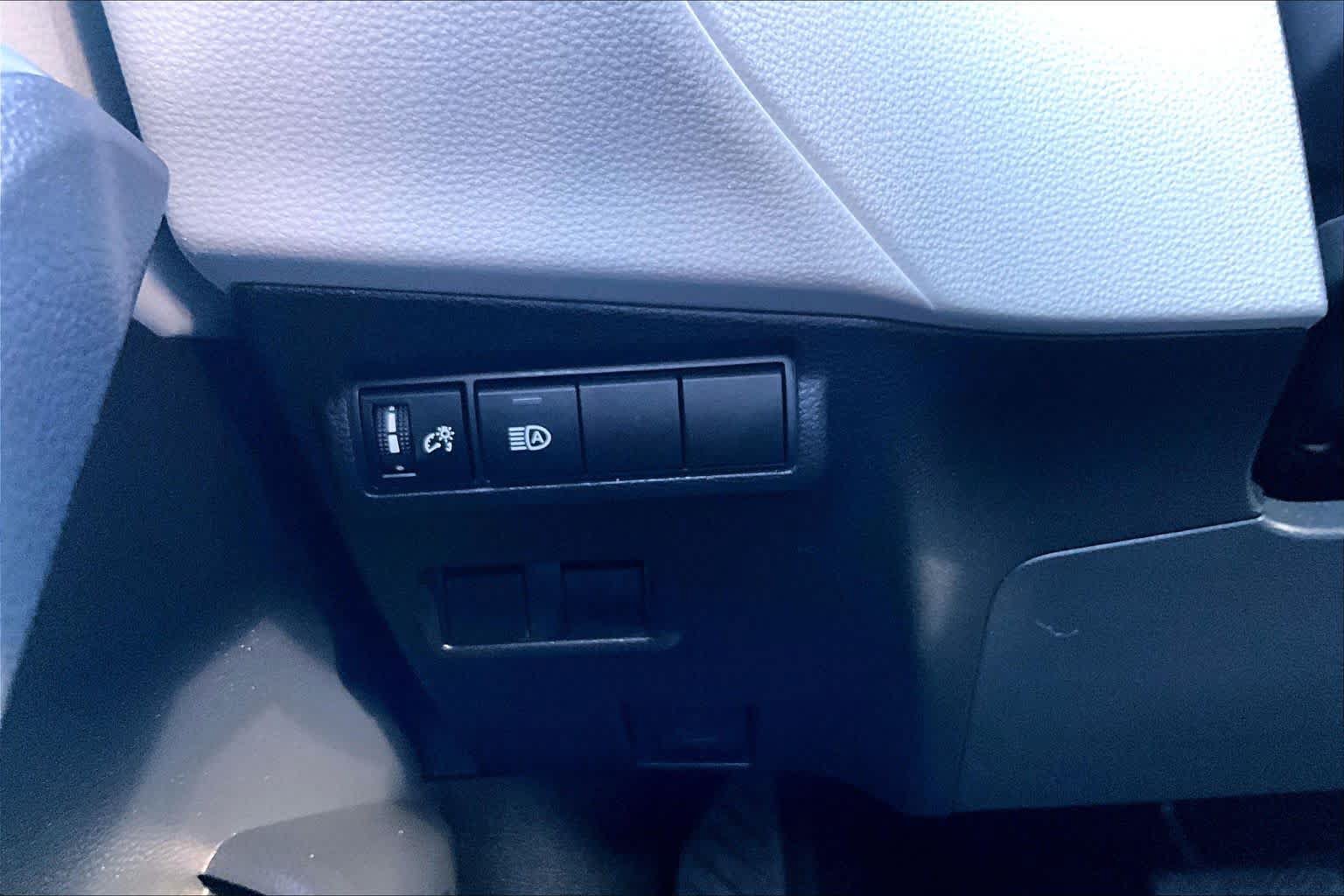 Used 2022 Toyota Corolla Cross LE FWD image 33
