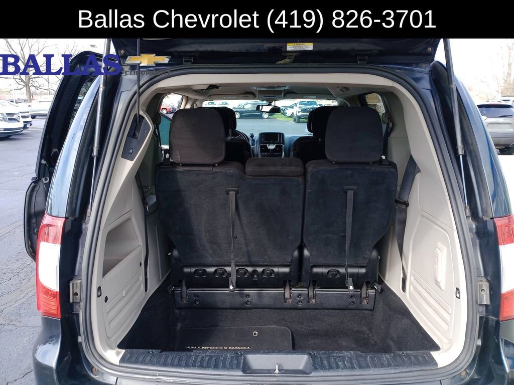 Used 2012 Chrysler Town & Country Touring image 26