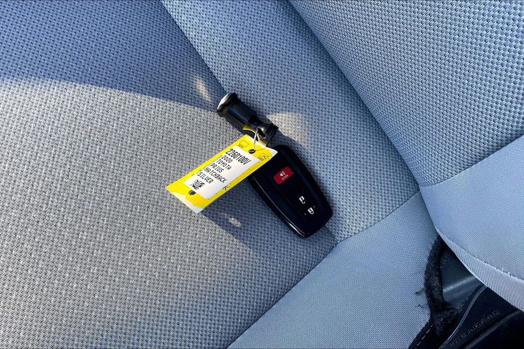 Used 2020 Toyota Prius LE image 34