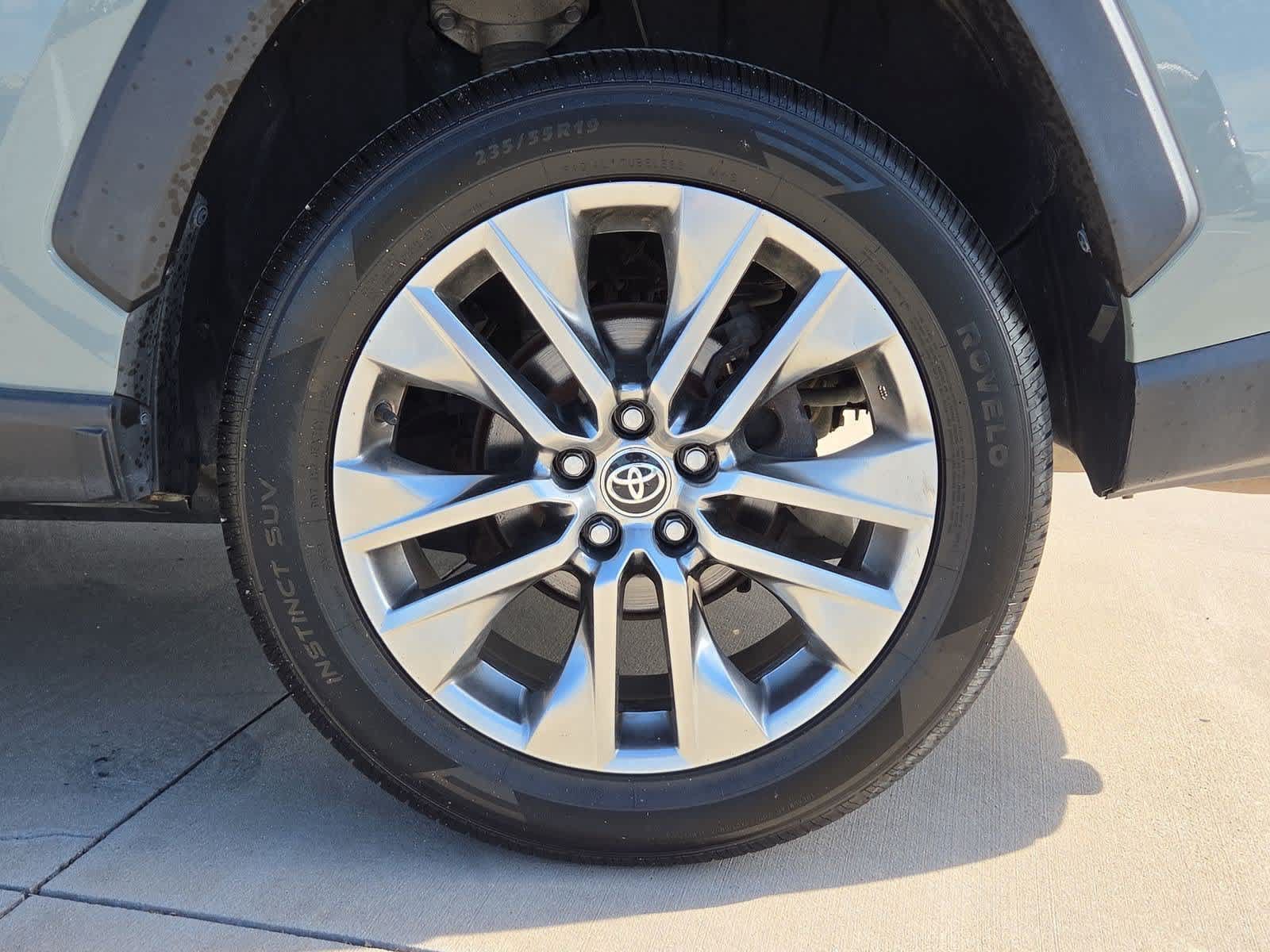 Used 2020 Toyota RAV4 XLE Premium FWD image 13