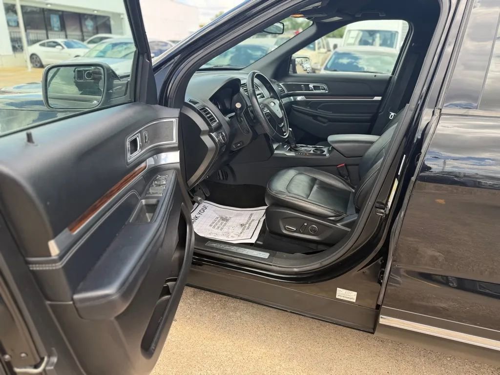 Used 2017 Ford Explorer Limited w/ Equipment Group 301A FWD image 5