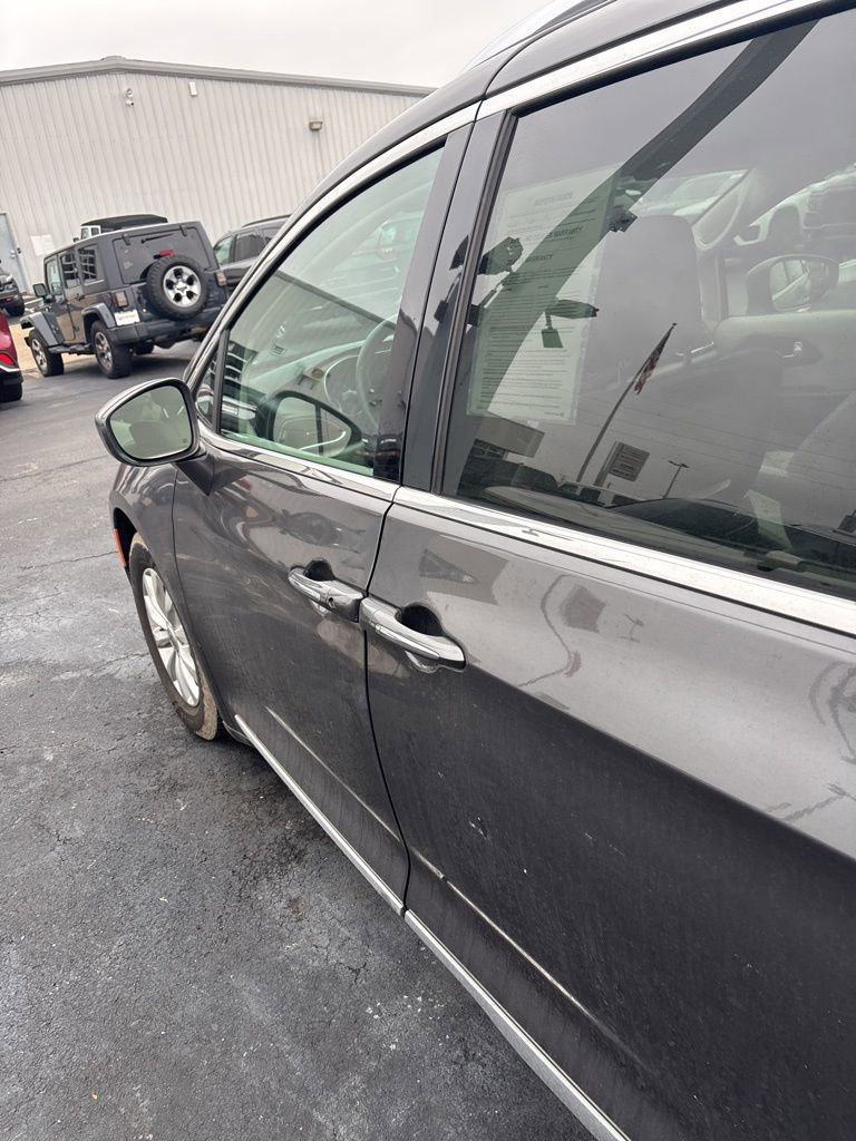 Certified 2018 Chrysler Pacifica Touring-L Plus image 7