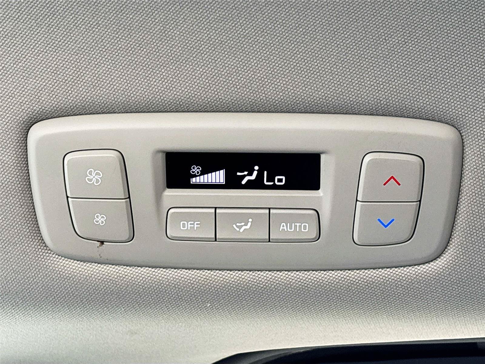 Used 2025 Kia Carnival FWD image 29