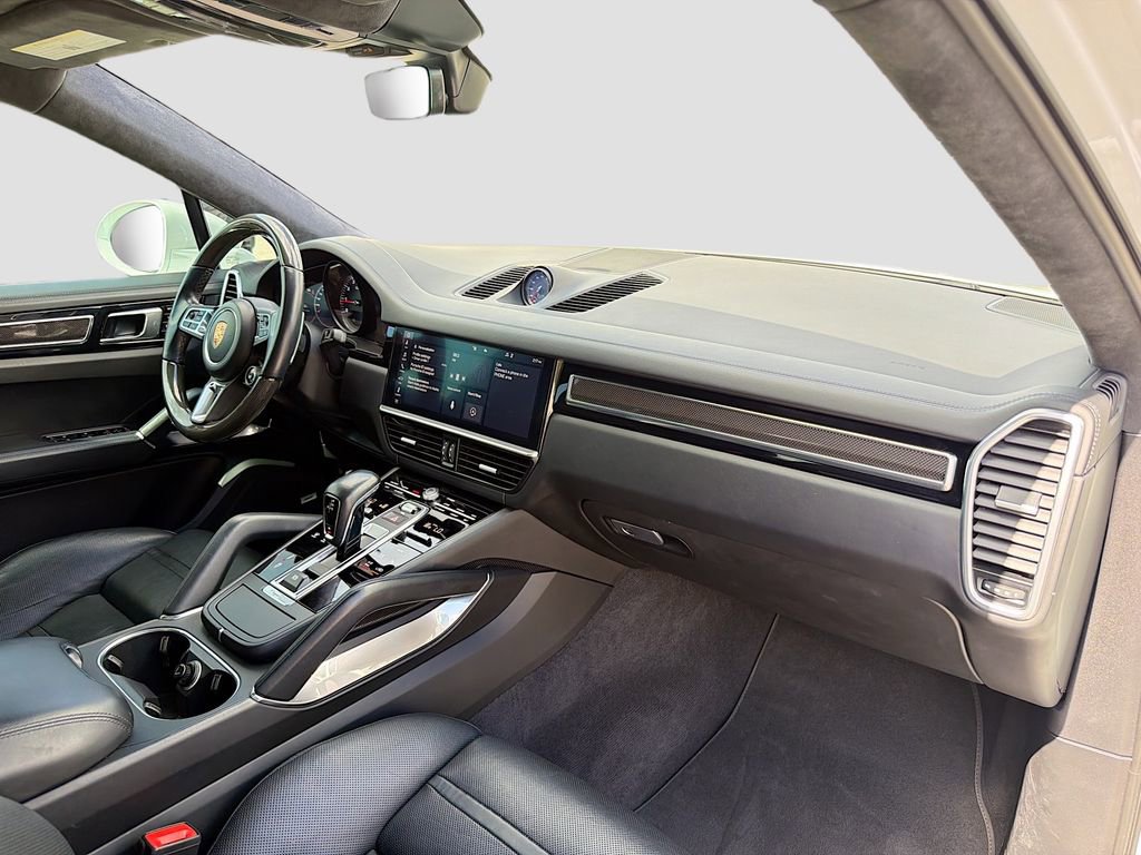 Used 2020 Porsche Cayenne Turbo image 18