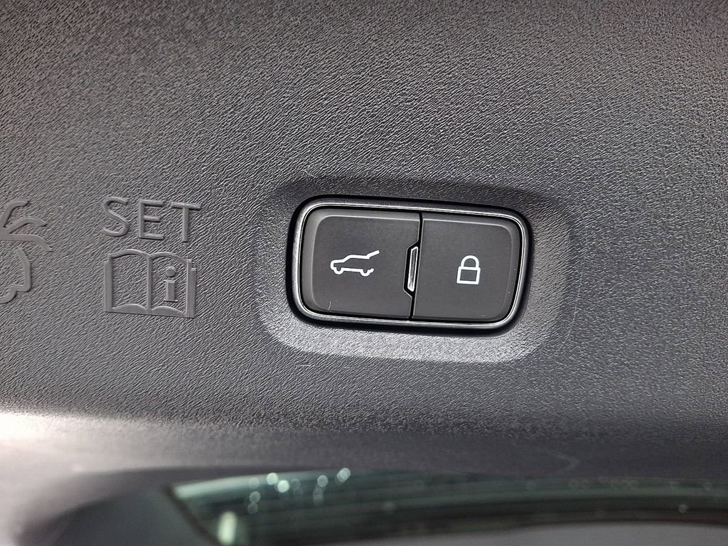 Certified 2025 Ford Expedition Max Platinum image 33