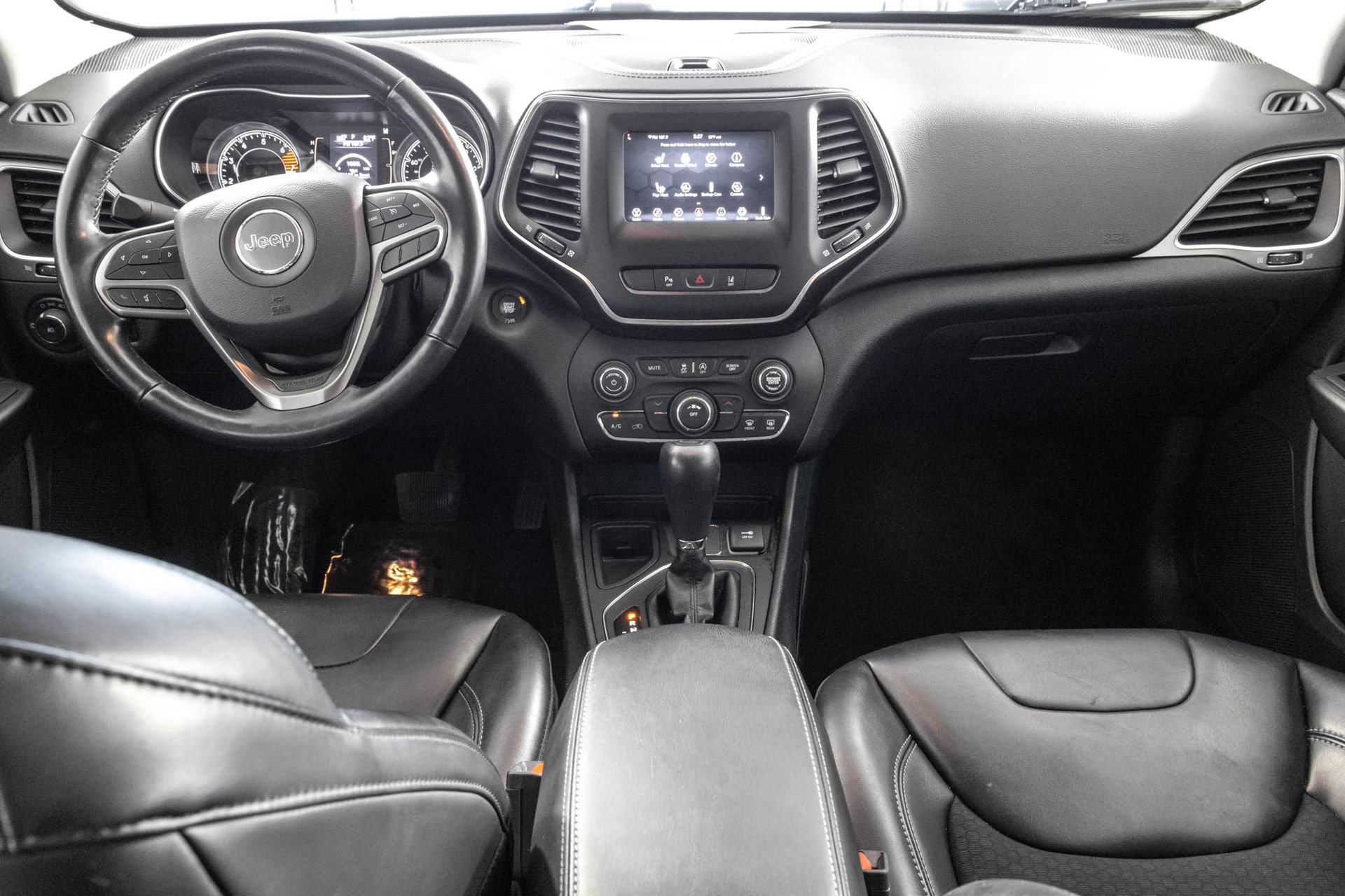 Used 2021 Jeep Cherokee Latitude Plus FWD image 22