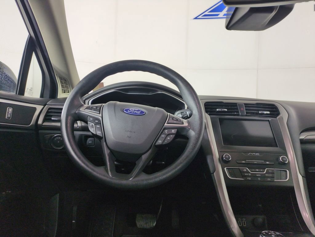 Used 2019 Ford Fusion SE image 15