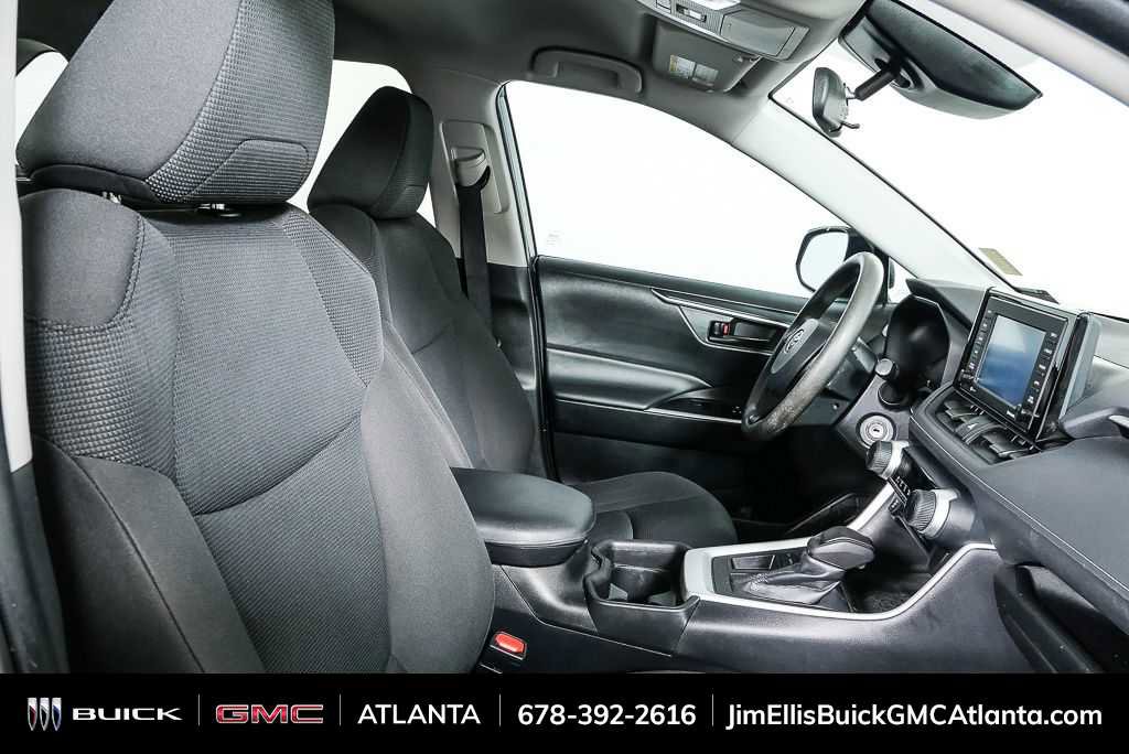 Used 2021 Toyota RAV4 LE image 20