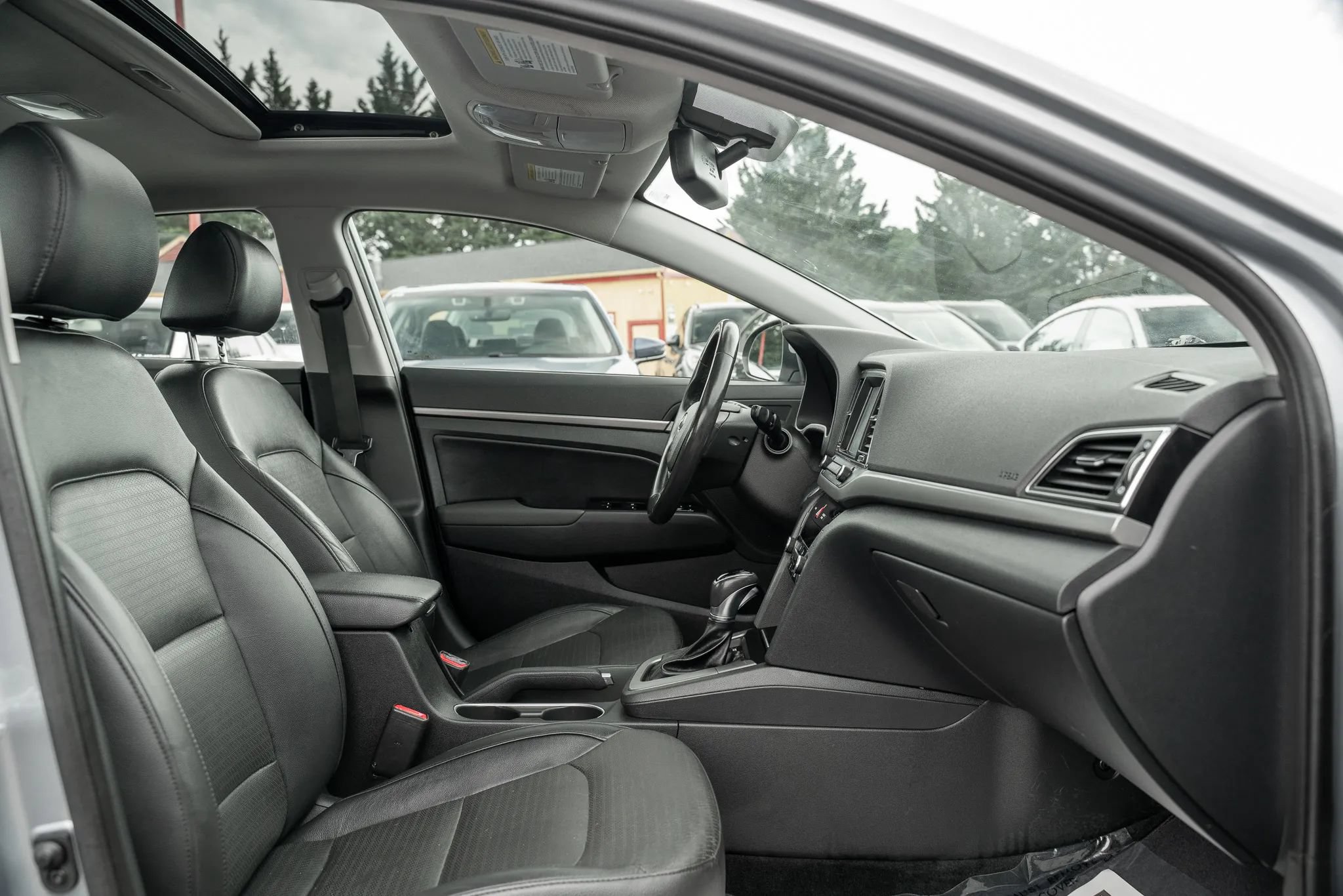 Used 2017 Hyundai Elantra Limited w/ Limited Tech Package 04 FWD image 10