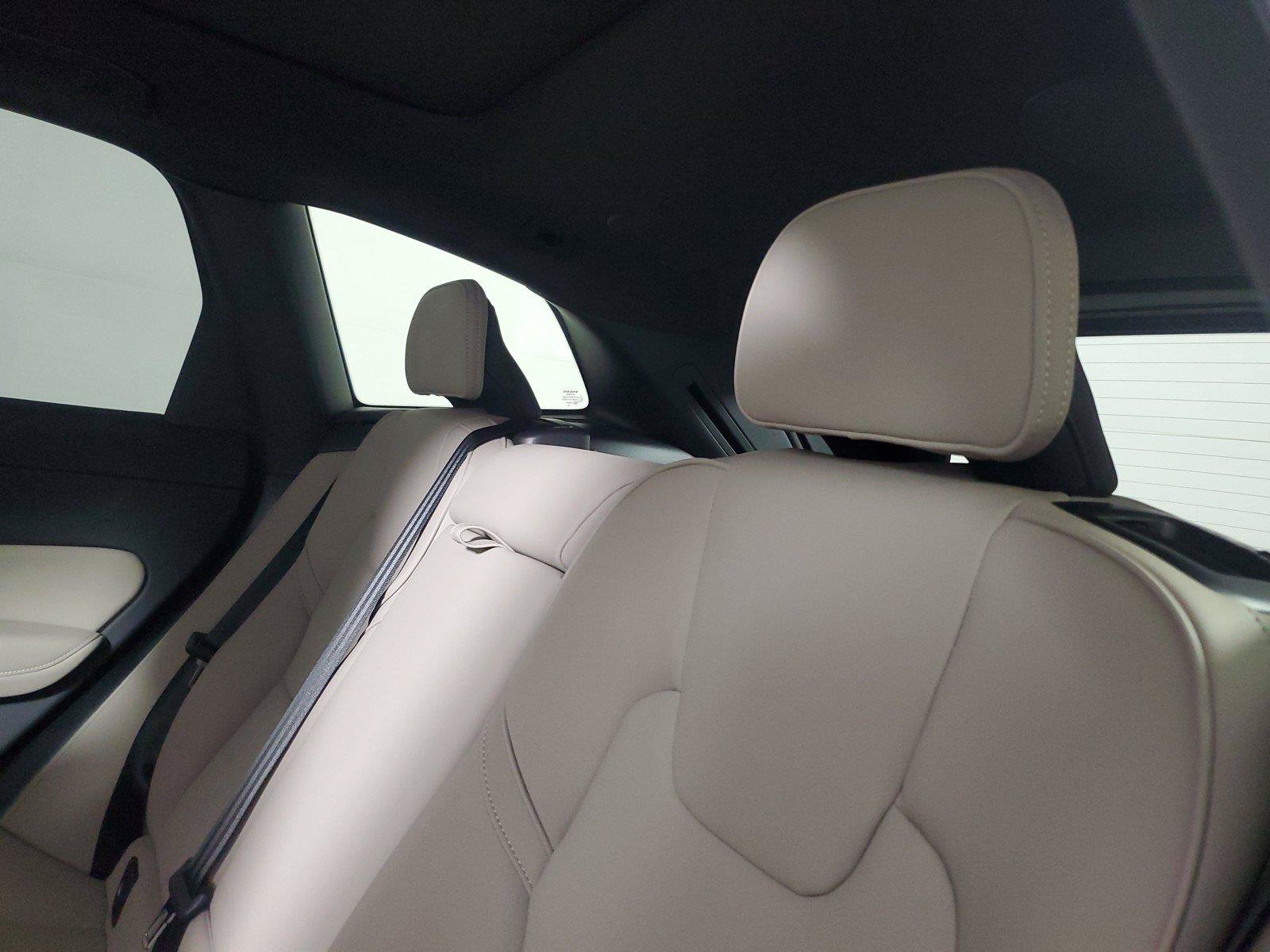 New 2027 Volvo XC60 B5 Plus AWD/4WD image 13