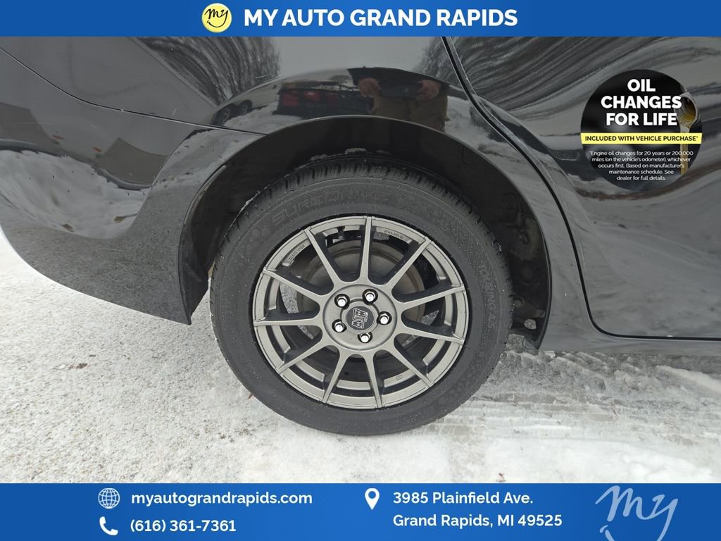 Used 2019 Toyota Corolla LE image 32