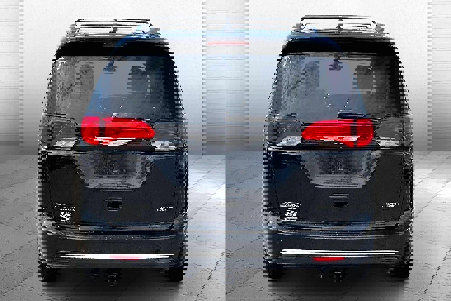 Used 2020 Chrysler Pacifica Limited image 3