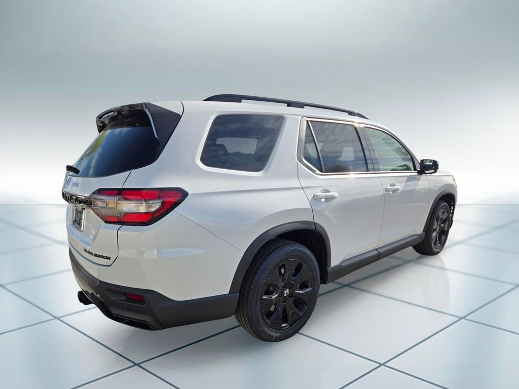 New 2026 Honda Pilot Black Edition image 4
