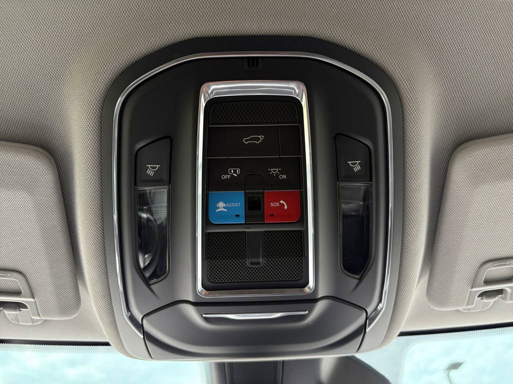 Used 2023 Jeep Grand Cherokee L Limited w/ Luxury Tech Group II image 33