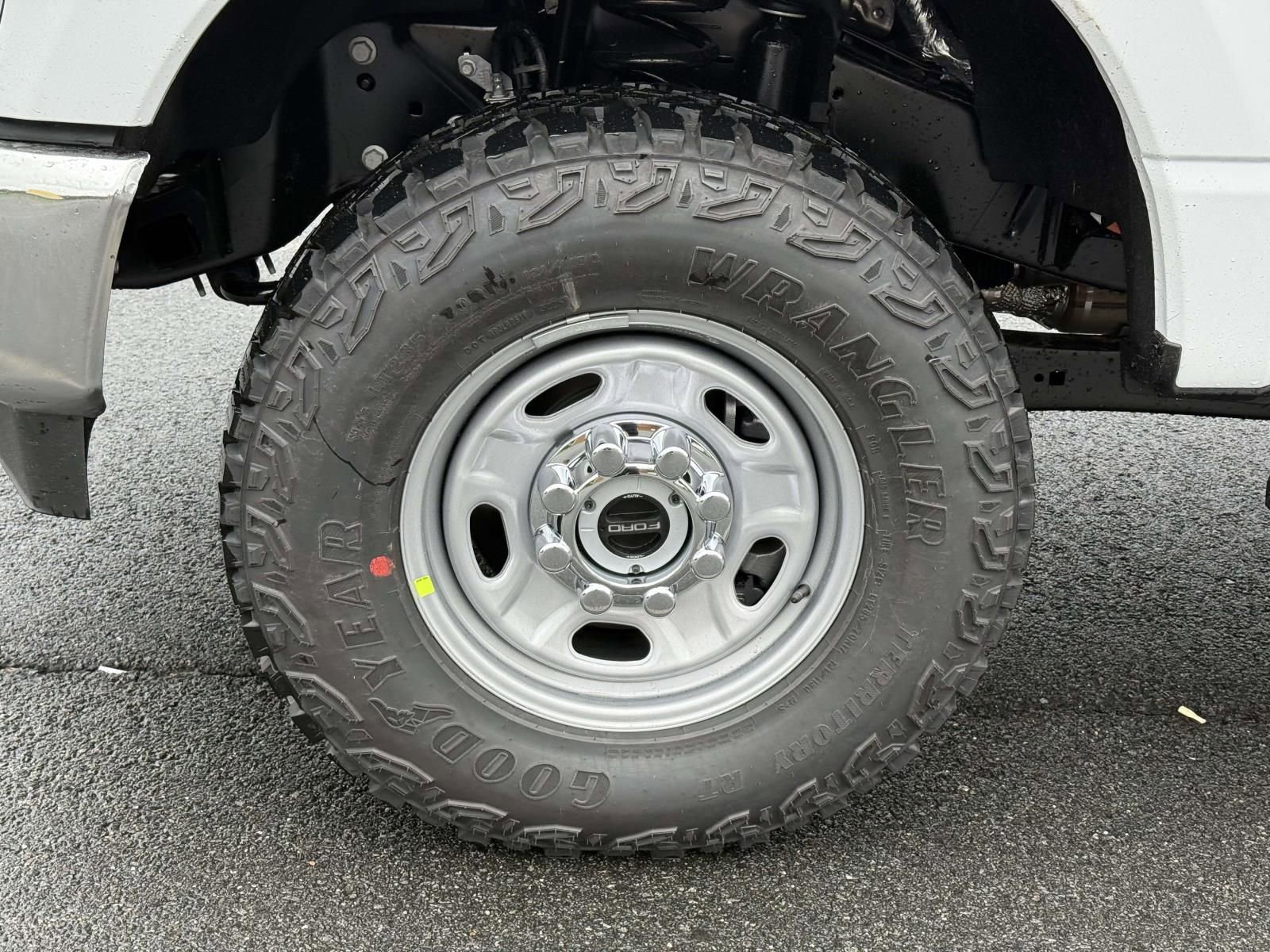 New 2026 Ford F250 XL w/ XL Off-Road Package image 7