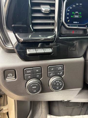 Used 2022 Chevrolet Silverado 1500 ZR2 w/ Technology Package image 11