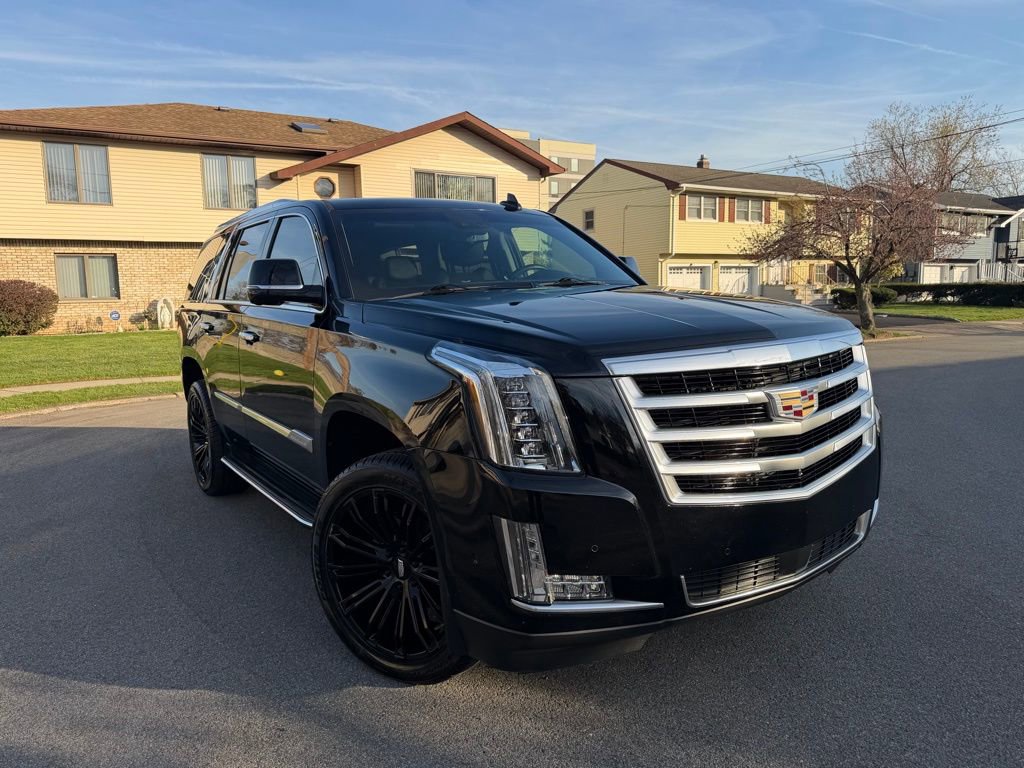 Used 2019 Cadillac Escalade Luxury RWD image 1