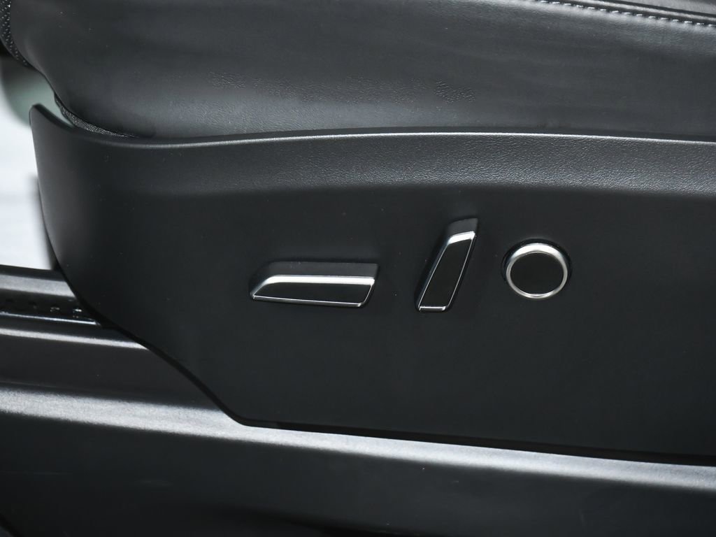 Used 2024 Tesla Model X image 44