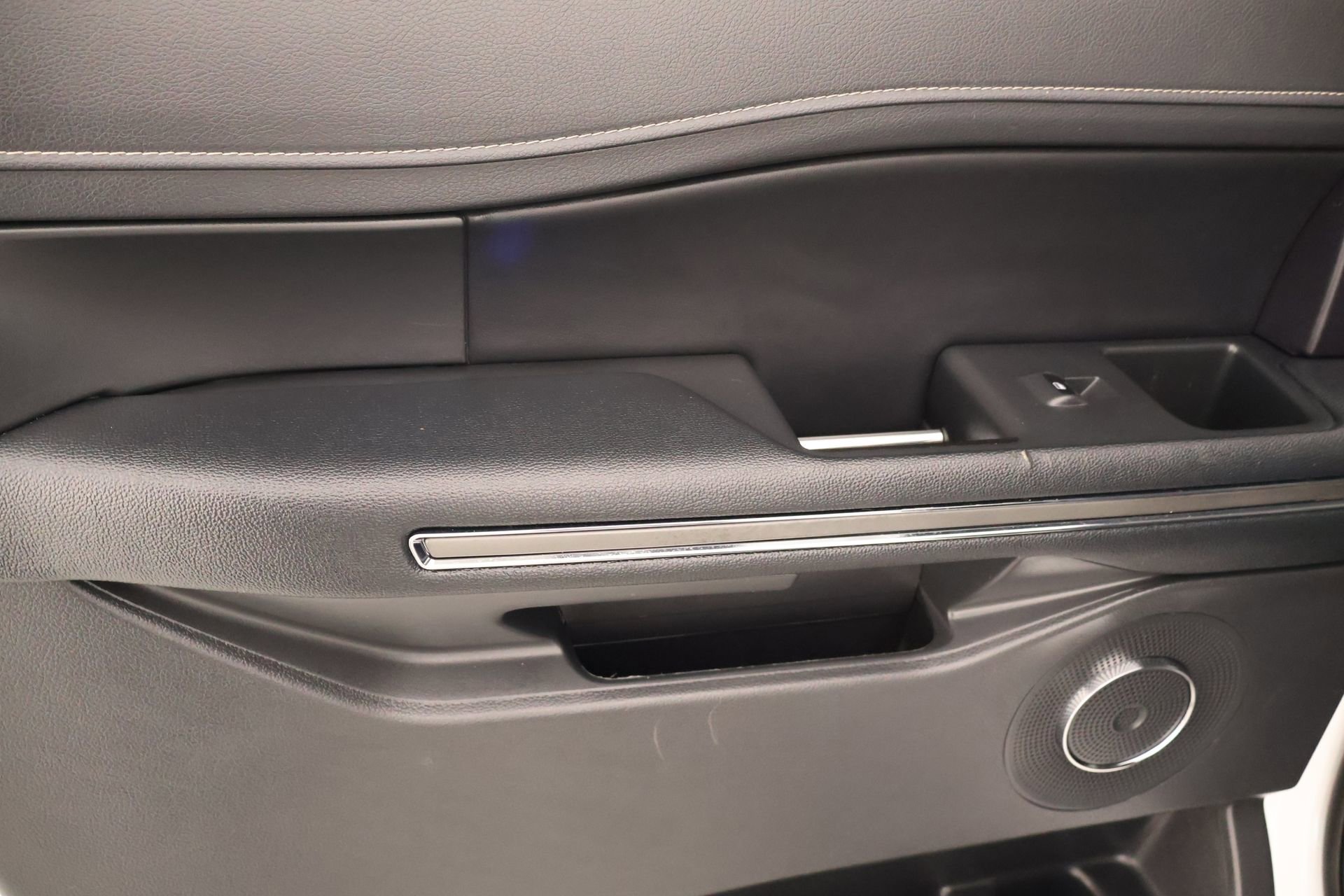 Used 2024 Ford Expedition Max XLT image 18