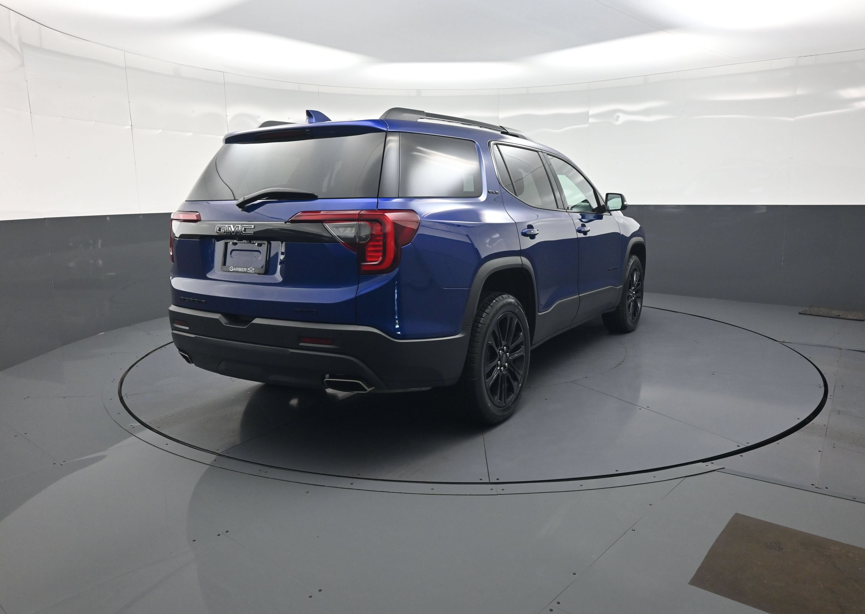 Used 2023 GMC Acadia SLE w/ Driver Convenience Package AWD/4WD image 3